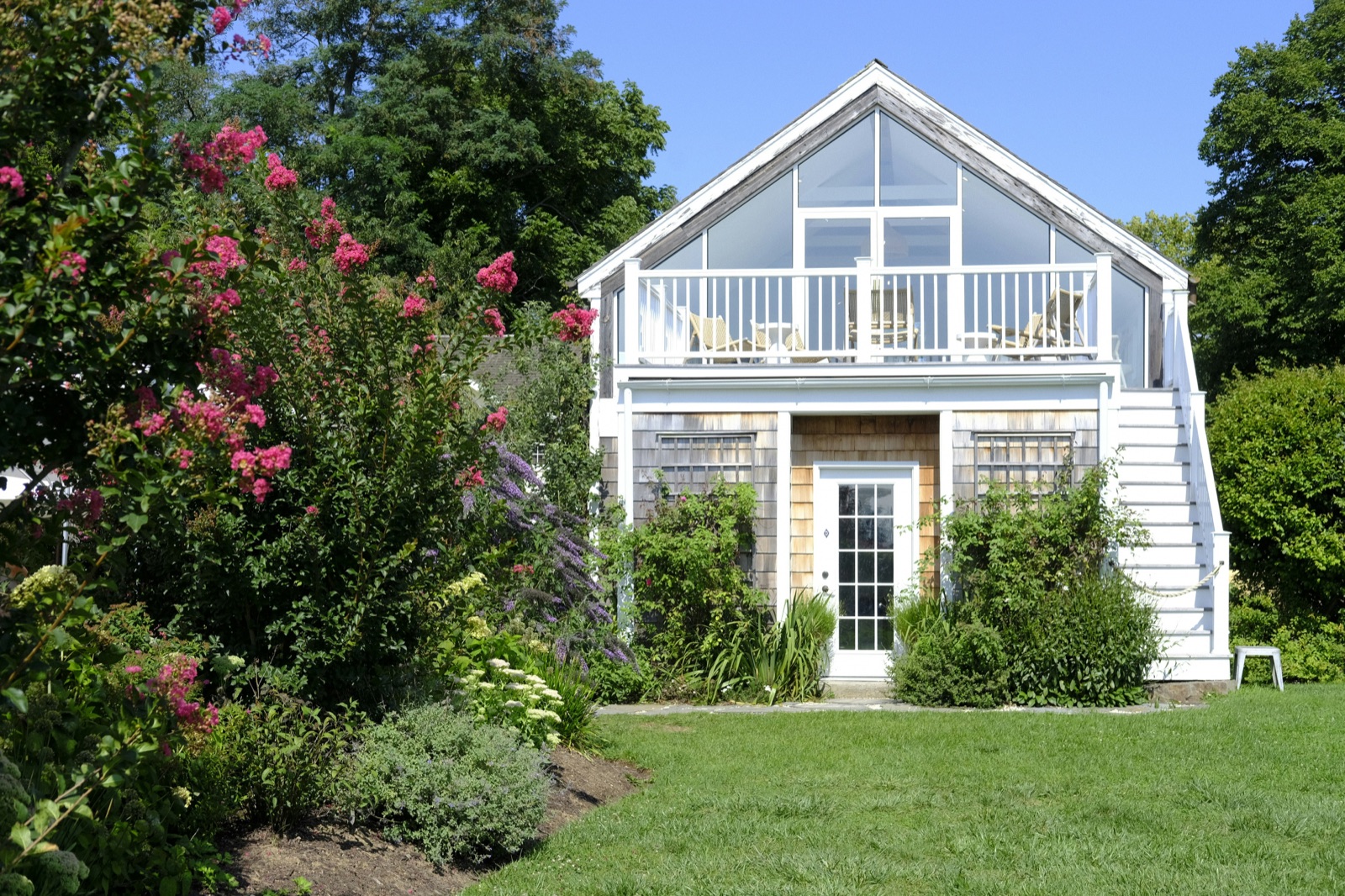 Detached guest house with private entrance and balcony, suited to an in-law suite or ADU conversion